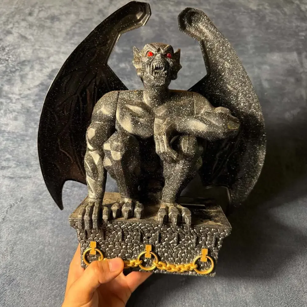 Disney Gargoyles Animated Goliath Motion-Activated Statue